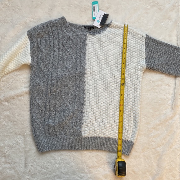 NWT Lety & Me gray and white sweater. Size M. - Picture 6 of 11
